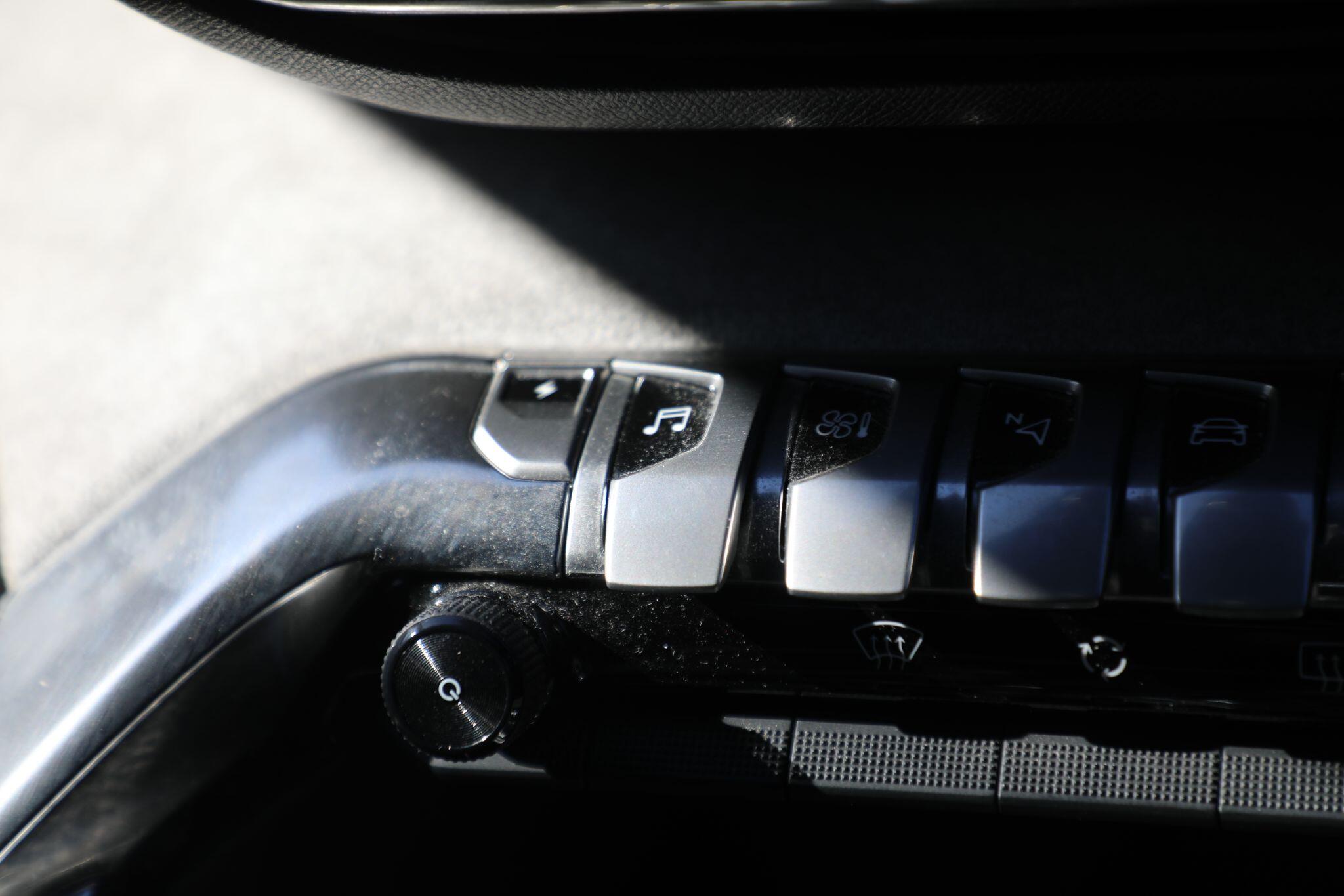 Large vehicle image